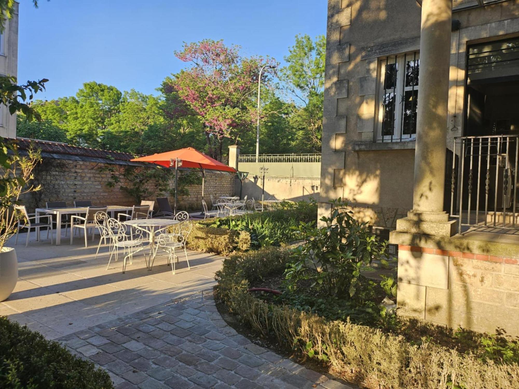 Chambres D'Hotes De Luxe Cote Parc-Cote Jardin Avec Parking Prive Gratuit Nevers Buitenkant foto